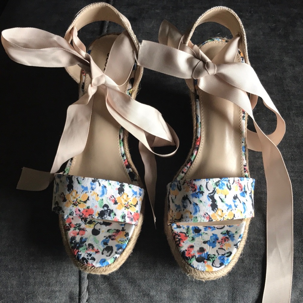 Floral wedges